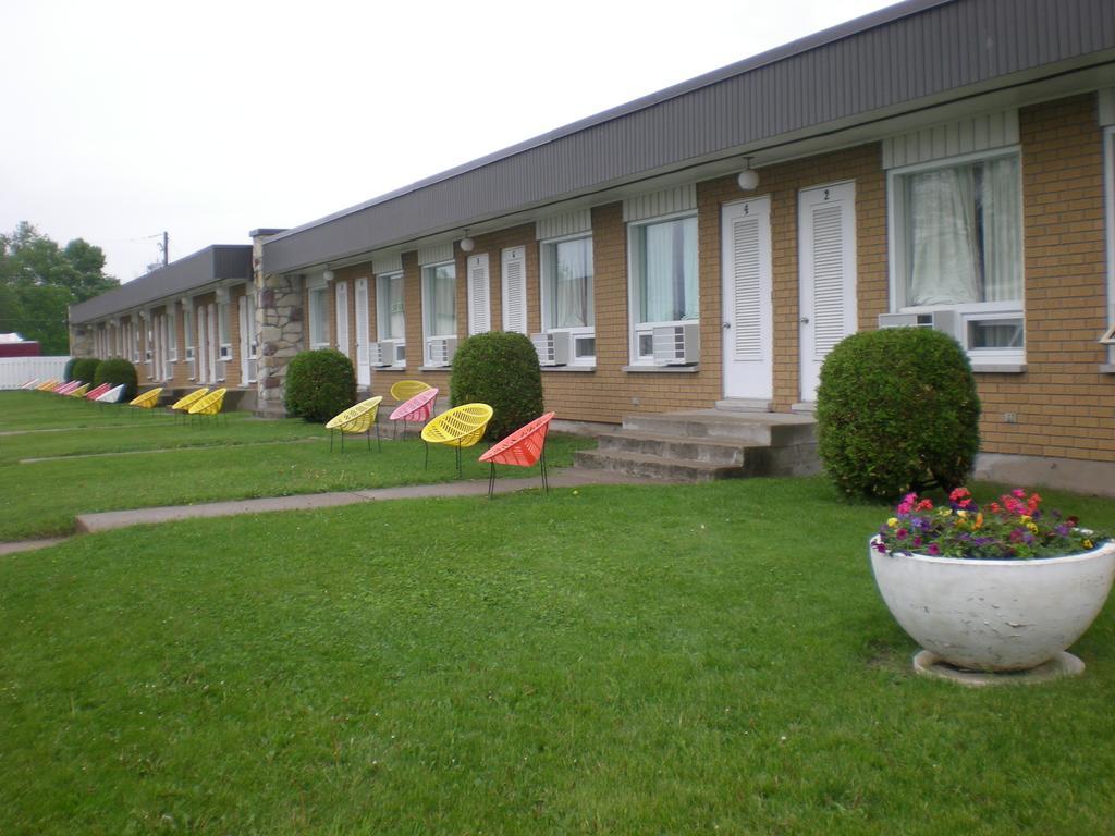 Motel Vaudreuil Экстерьер фото